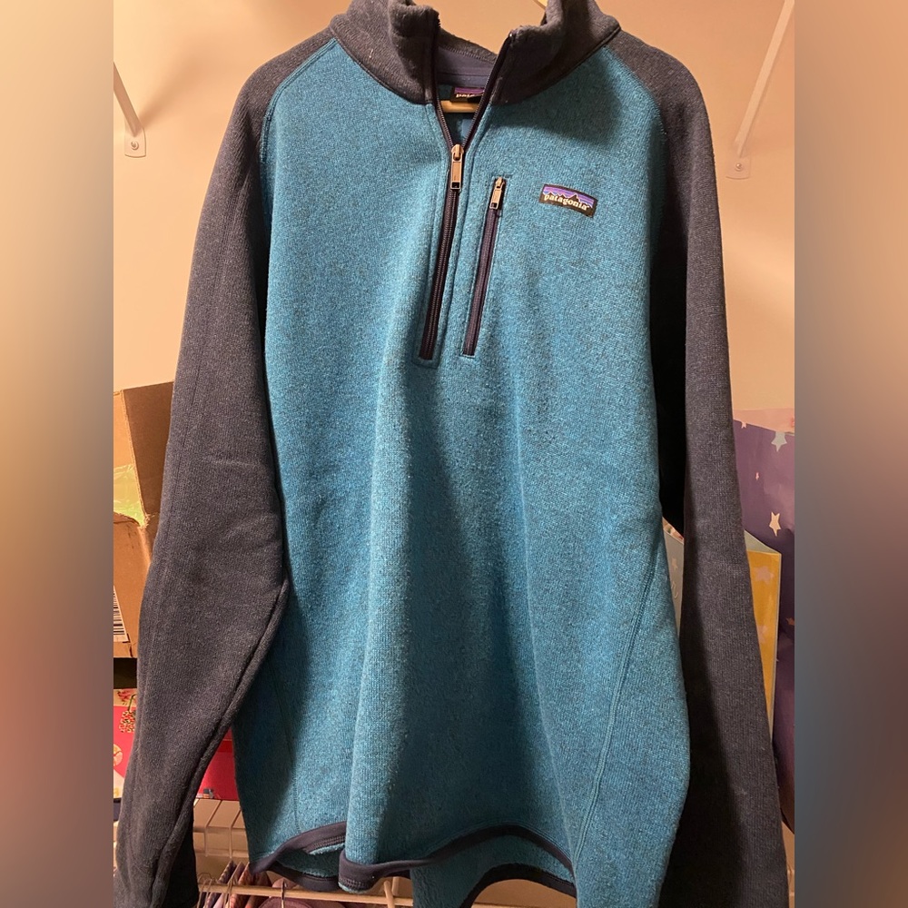 Patagonia men’s quart zip sweatshirt
